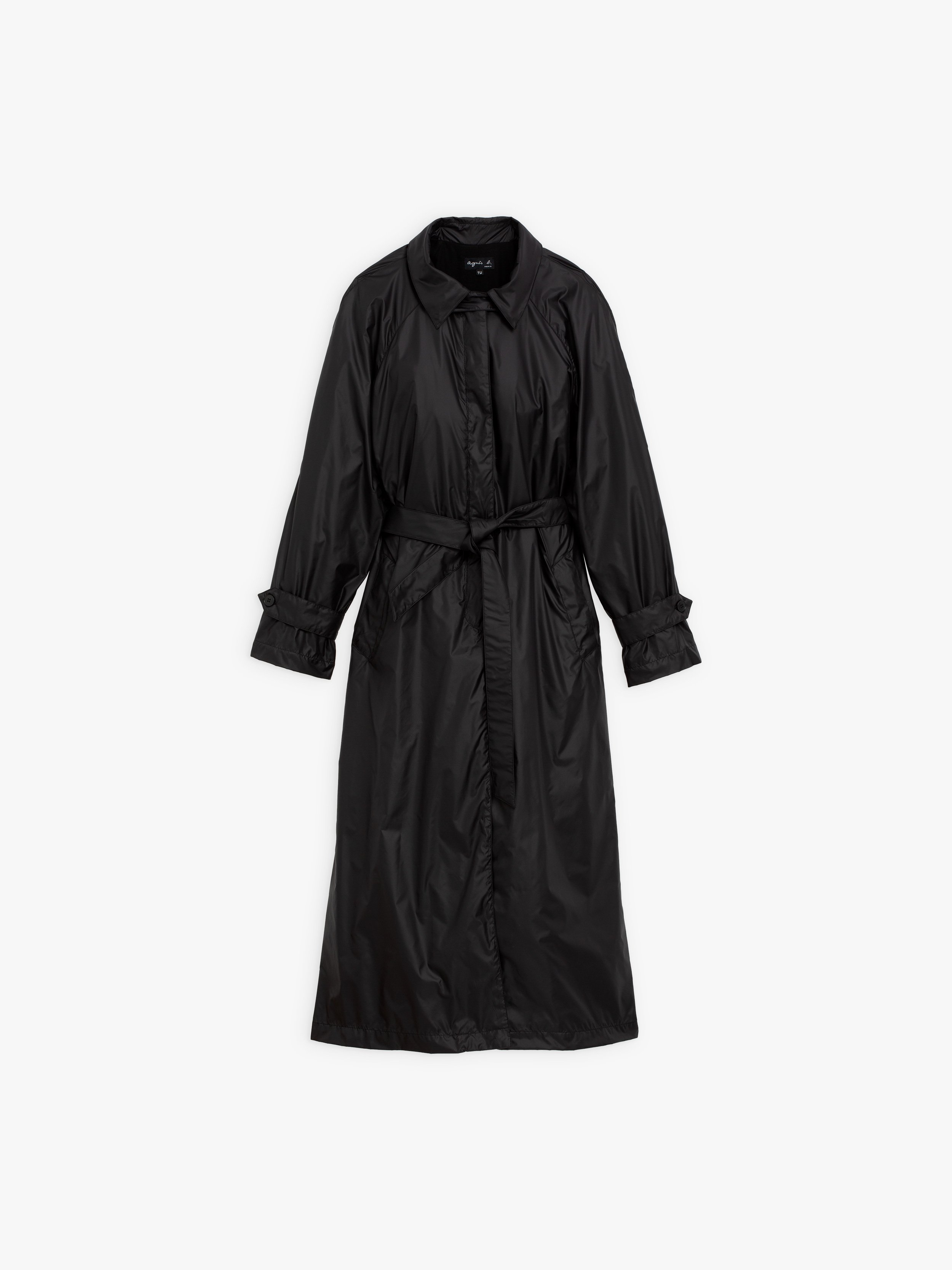 Black raglan sleeve coat in water-repellent fabric | agnès b.