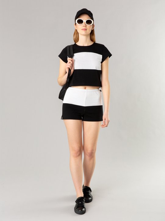 black and white Vague shorts with very wide stripes_11
