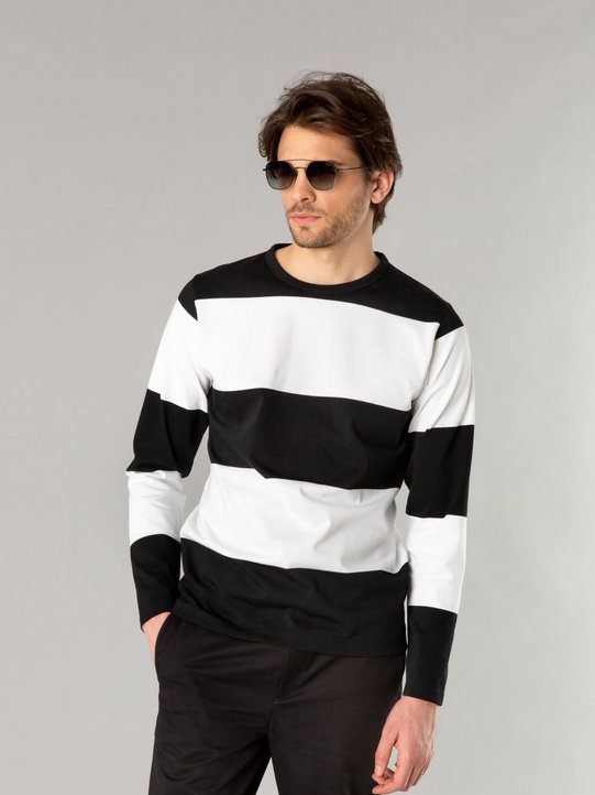 black and white Coulos t-shirt with very wide stripes_11