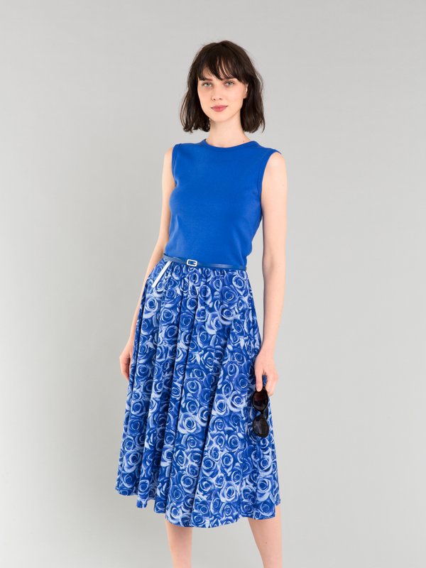 blue sola dress with roses print_12