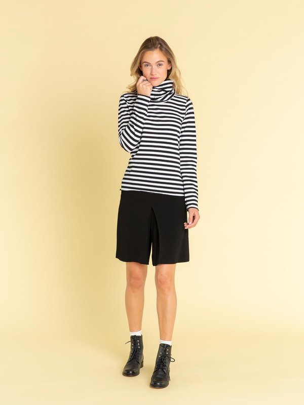 black and white striped Transformable t-shirt_12