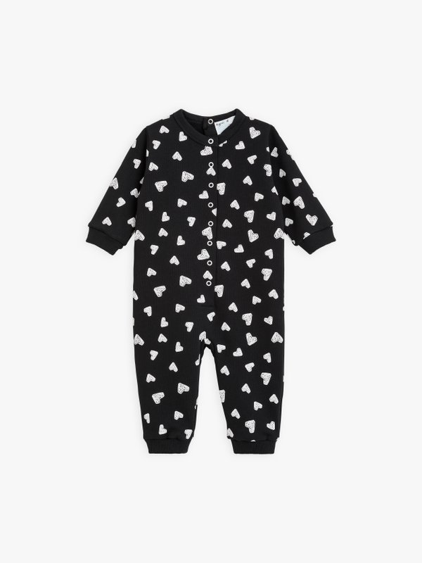 black and white sleepsuit with heart print_1
