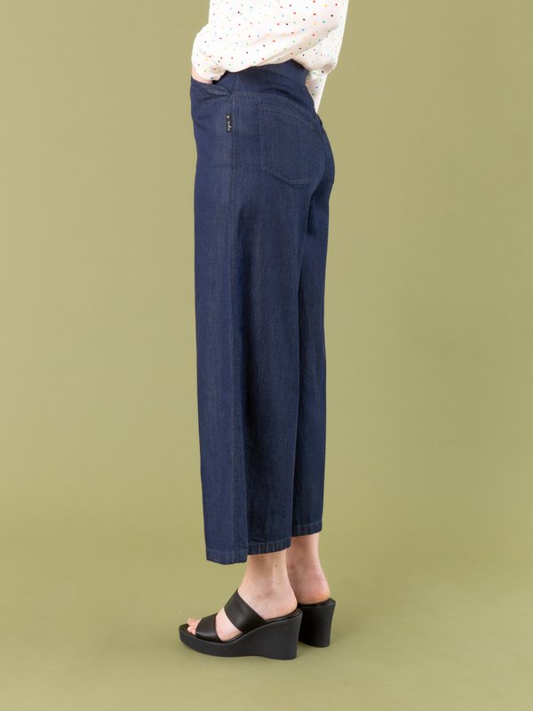 blue lightweight denim Ylenia short trousers_13