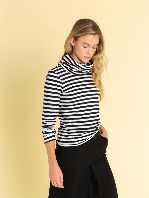 black and white striped Transformable t-shirt_13