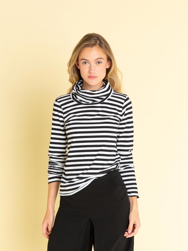 black and white striped Transformable t-shirt_11